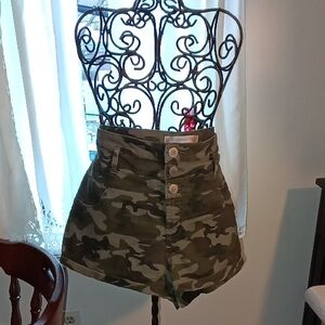 No Boundaries High-Waist Green Camo Shorts